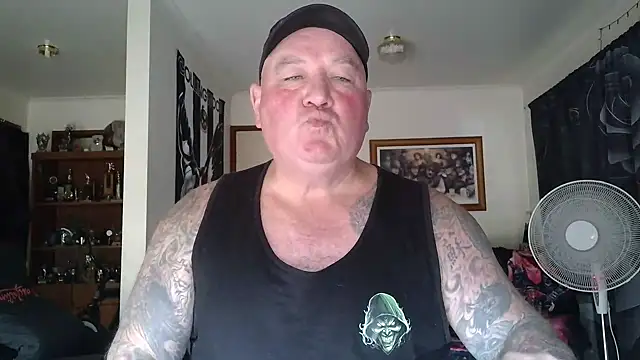 KINKYBLUEYES69 live sex cam