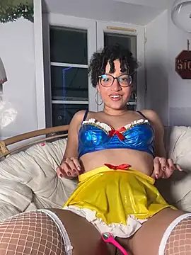 Lauyako_974's cam snapshot