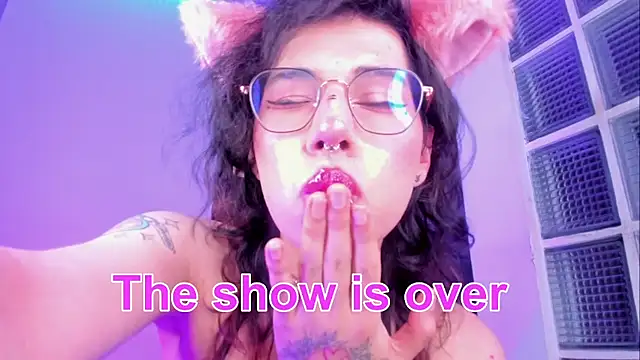 Sweet-SharoKitty live sex cam