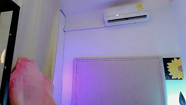 Mishell_hot_'s cam snapshot