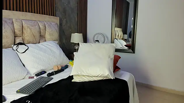 linda_cabal's cam snapshot