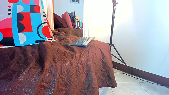 rose_thompson19's cam snapshot