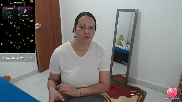 Laura_fox1's cam snapshot