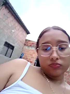 young_dairy01's cam snapshot