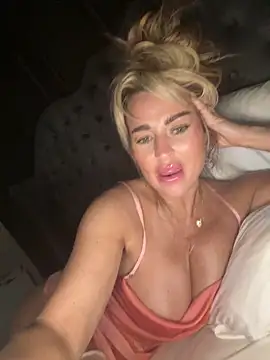 Carmel_Louise's cam snapshot