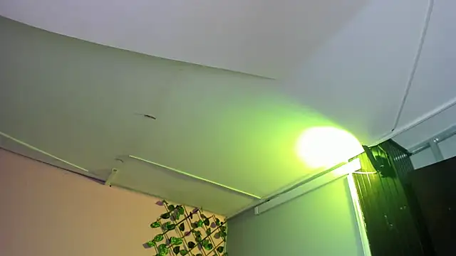 Yaluz_Naugthy's cam snapshot