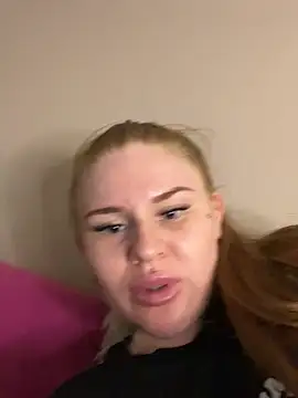 RedFoxQueen live sex cam