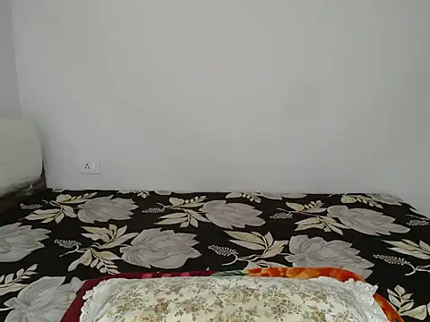 Naughtyy_stripgirl's cam snapshot