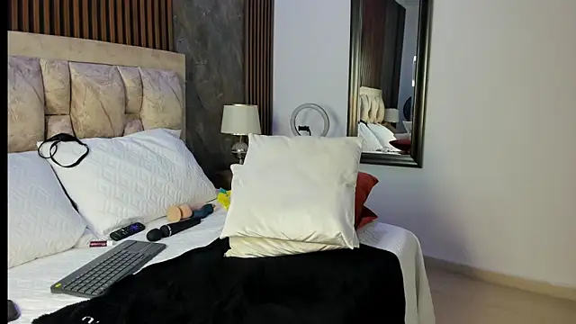 linda_cabal's cam snapshot