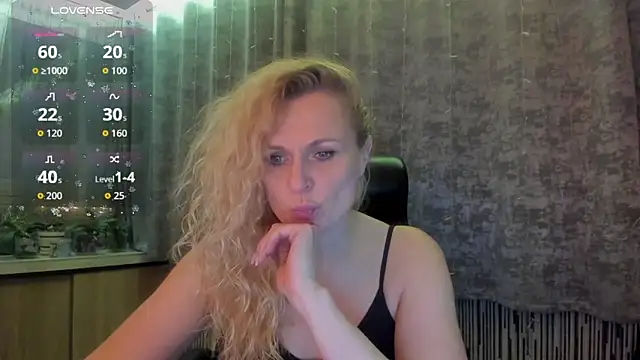 LanaLight_x's cam snapshot