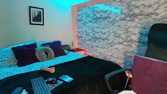 Camila_IRoose's cam snapshot