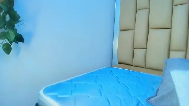 lil_miia's cam snapshot