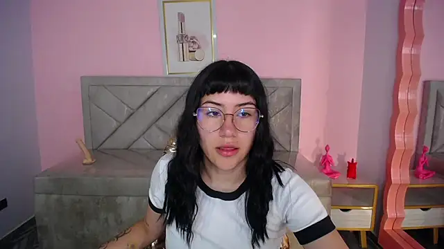 luciana_ch_2's cam snapshot