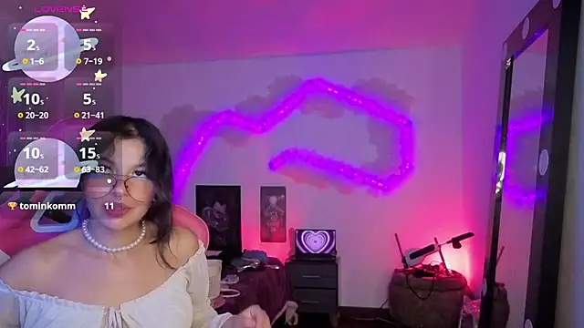 larah_uwu's cam snapshot