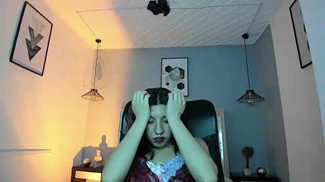 zoe-moreau's cam snapshot