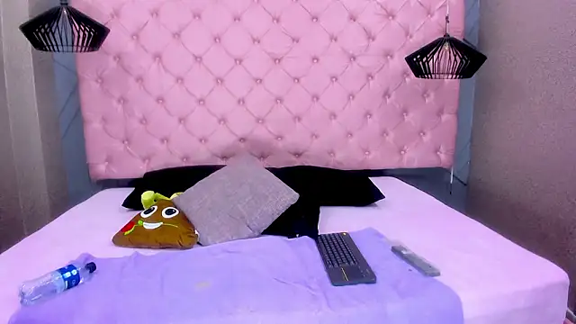 Sara_Burningg's cam snapshot