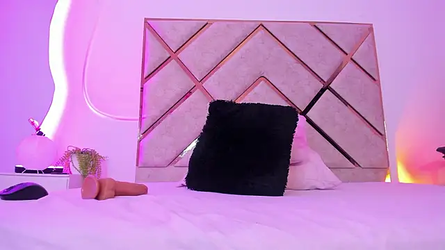 queenie_staar's cam snapshot