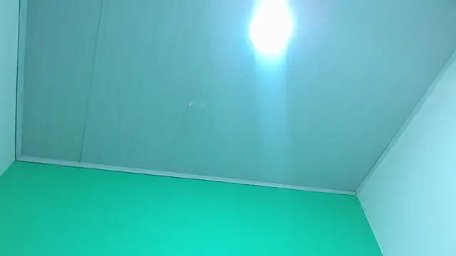 avaleri_cherry's cam snapshot