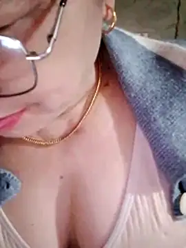 small-house123's cam snapshot