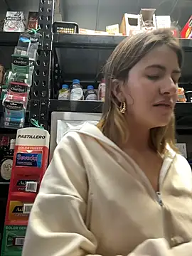 Andrea_19blonde's cam snapshot