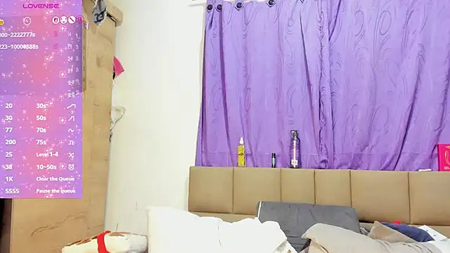 lilybaudyn_'s cam snapshot