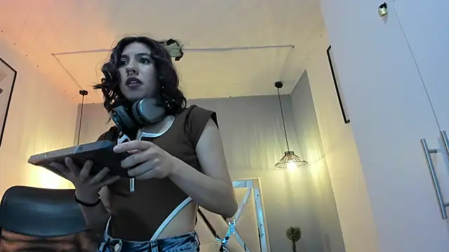 zoe-moreau's cam snapshot