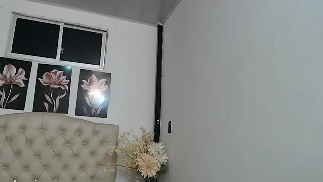 pinky_f00x live sex cam