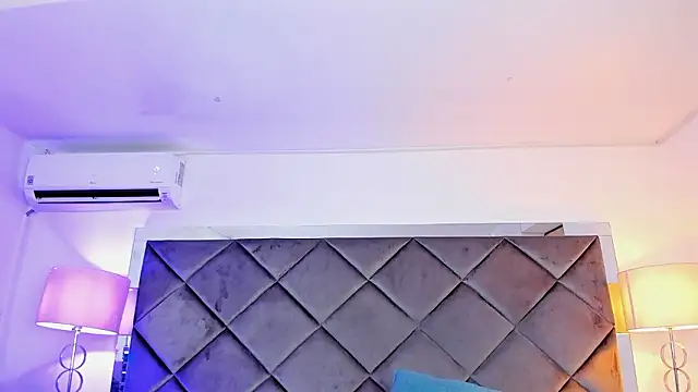 LunaaCurly live sex cam