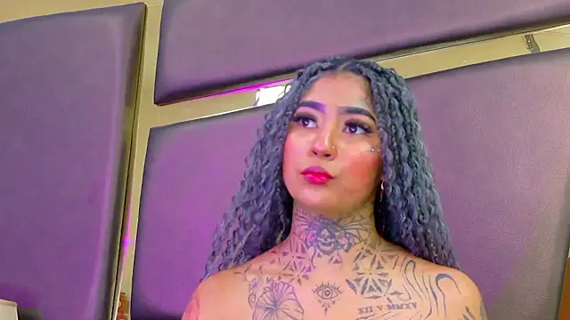 EmilieLake's cam snapshot