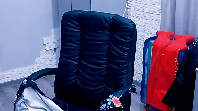 Hornystepmom29's cam snapshot