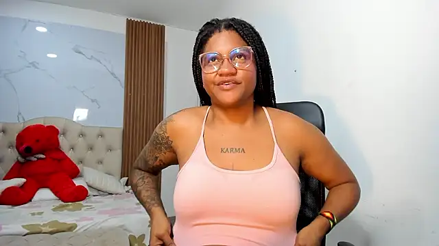 ZahraRose's cam snapshot