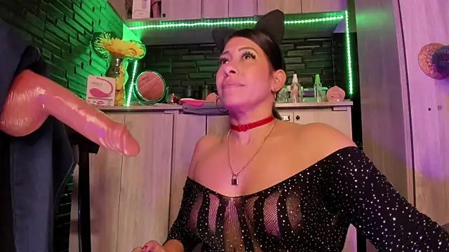 LaureenHills's cam snapshot