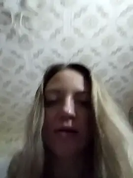 KattyLuuu's cam snapshot