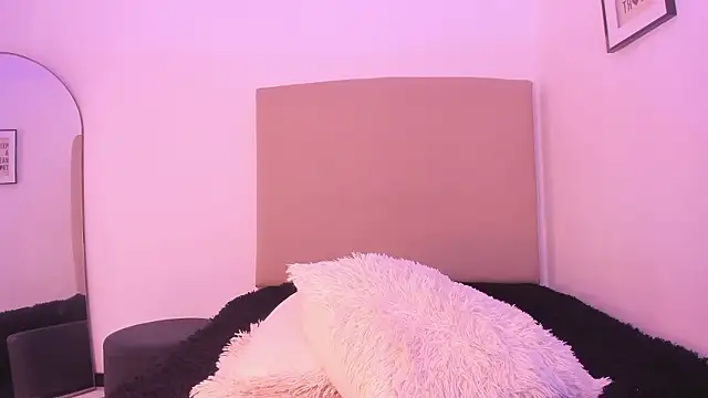 im_tiffany_'s cam snapshot