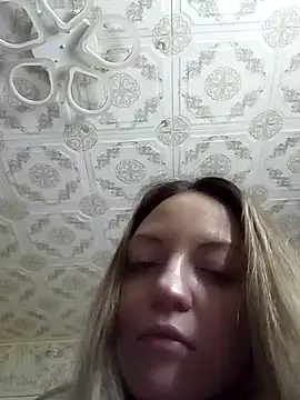 KattyLuuu's cam snapshot