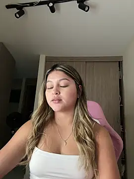 lunablossom_'s cam snapshot