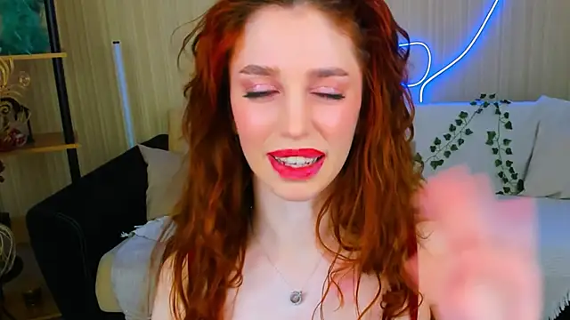 ChristinaConteeree's cam snapshot