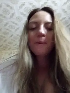 KattyLuuu's cam snapshot