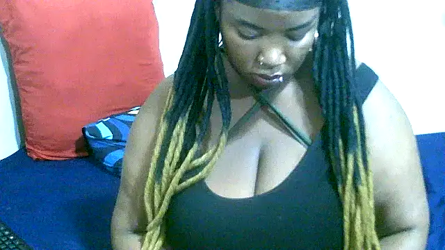 LICIOUSEBOOBSXX's cam snapshot