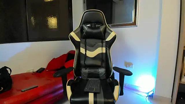 julian_wallace's cam snapshot