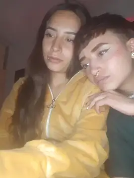 AlexxaAndRileyy live sex cam