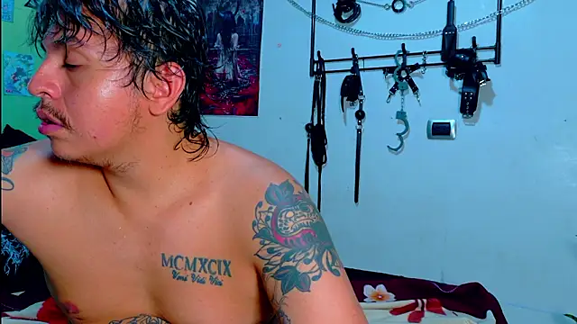 clydexxxbunny live sex cam