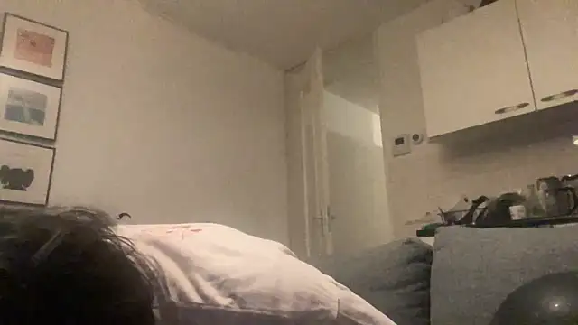 P4RtYBOII92 live sex cam