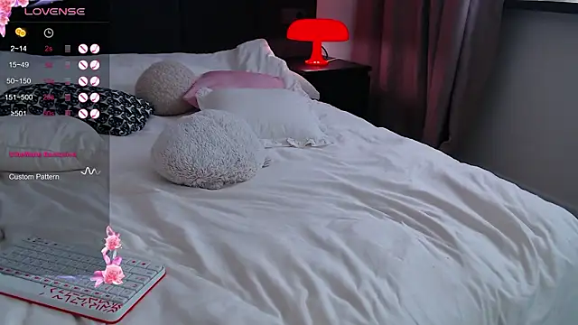 LunaticaBae live sex cam