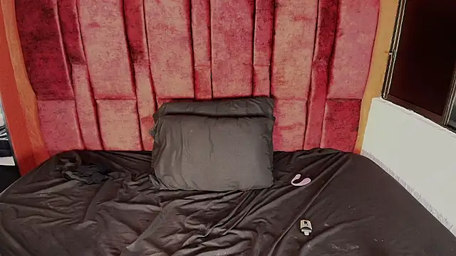 Scaarlett_22_ live sex cam