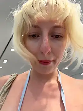 RonnieKiss live sex cam