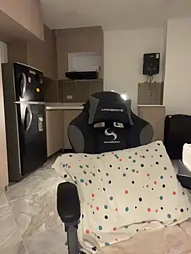 Leyah__ live sex cam