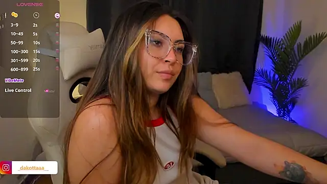 dakottaa_'s cam snapshot