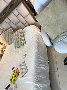 Sara_trans_hot live sex cam