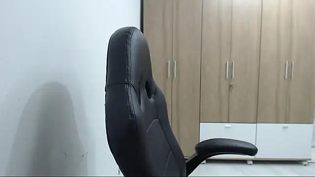 RoxanaLove9 live sex cam